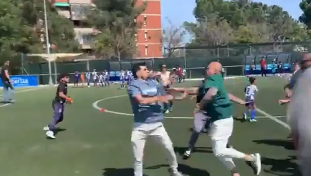 El independentismo radical usa una pelea en un partido de niños para atacar al castellano: "Esto es la colonización..."