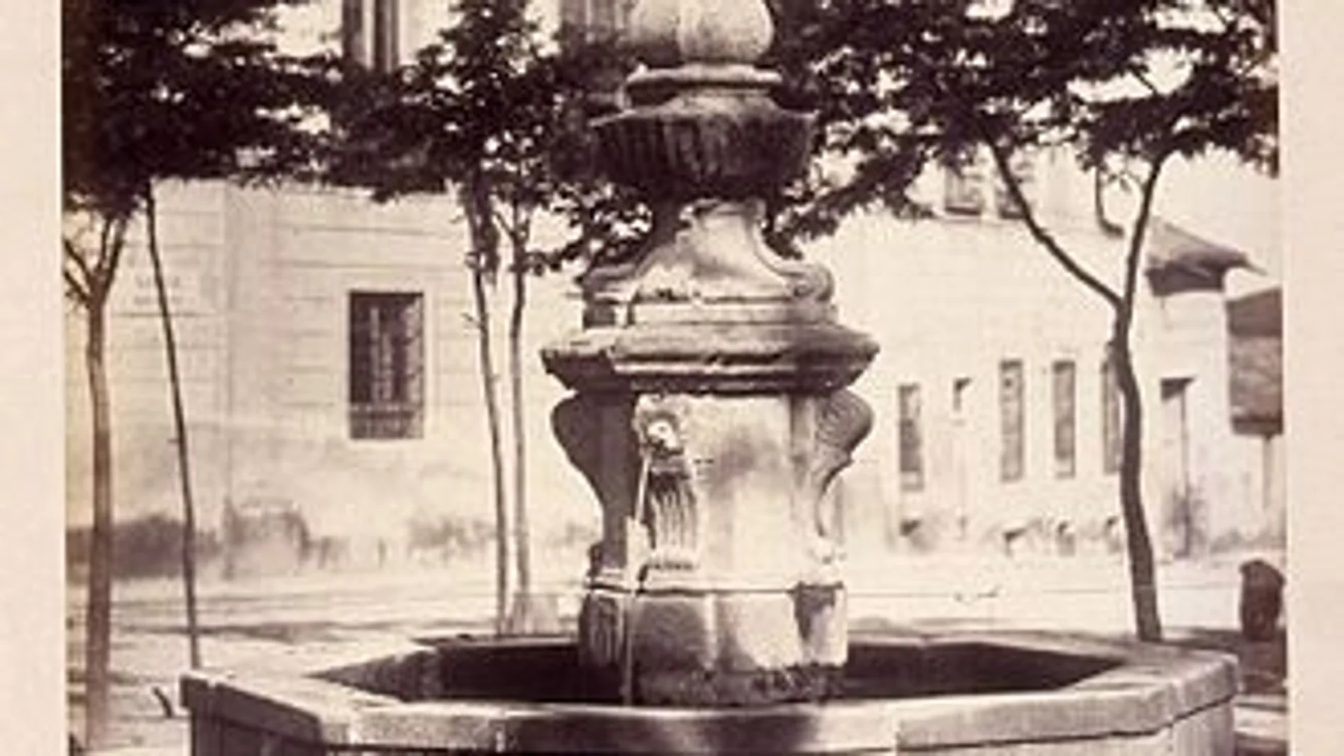Fuente en la plaza Afligidos en 1864