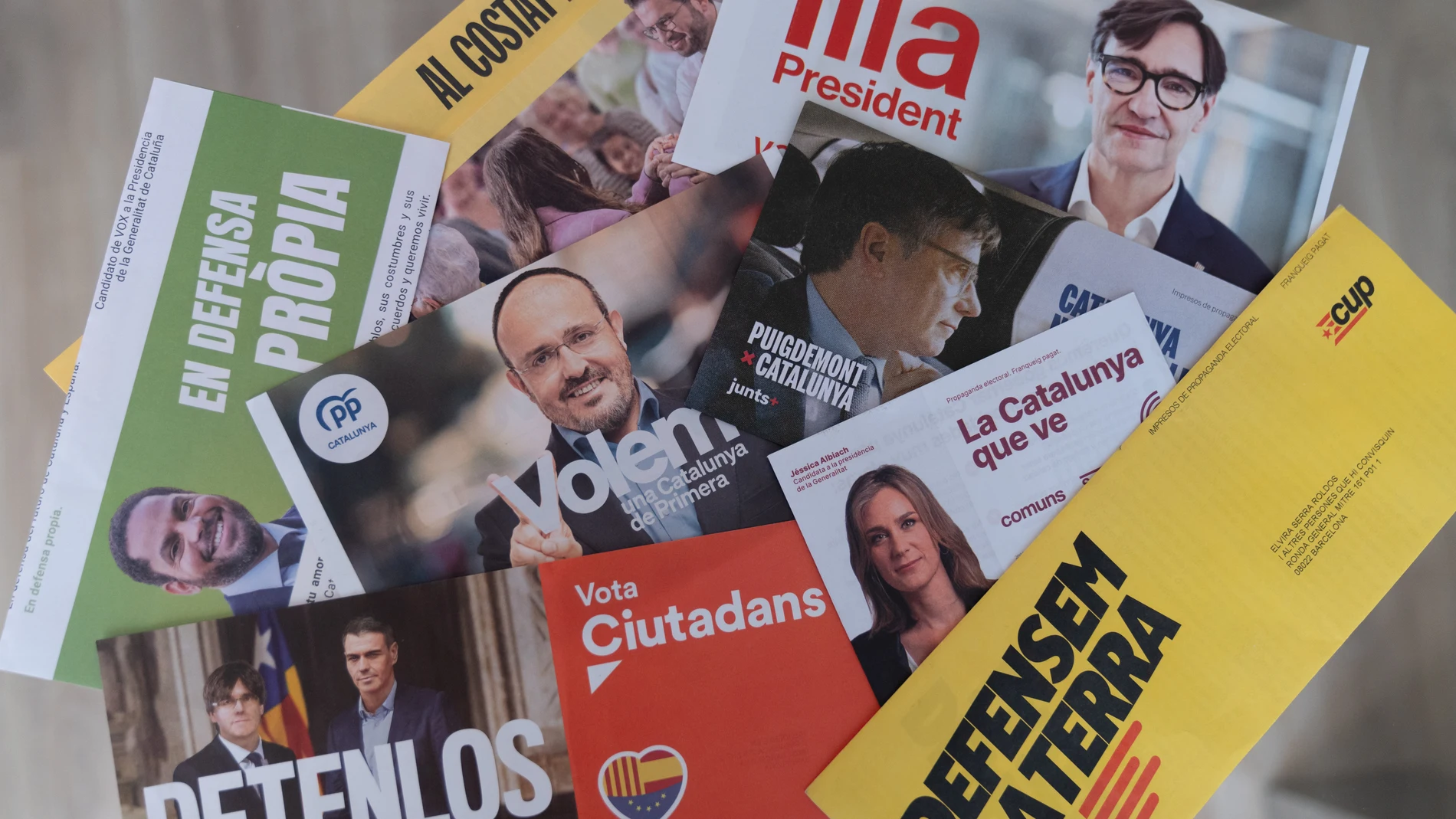 Propaganda electoral de todos los partidos para las elecciones catalanas del 12M, a 8 de mayo de 2024, en Barcelona, Catalunya (España). Catalunya celebra sus elecciones autonómicas para elegir al nuevo presidente de la Generalitat de Catalunya el próximo domingo 12 de mayo. El actual presidente de la Generalitat de Catalunya convocó los comicios tras no aprobar los Presupuestos. 08 MAYO 2024;PAPELETAS;ELECCIONES;CATALUNYA;12M;BARCELONA; David Zorrakino / Europa Press 08/05/2024