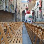 Sillas desplegadas para visionar el Corpus de Toledo