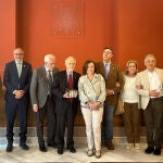 La Biblioteca Enrique Gil entrega a la RAE el facsímil de la primera edición de 'El Señor de Bembibre'