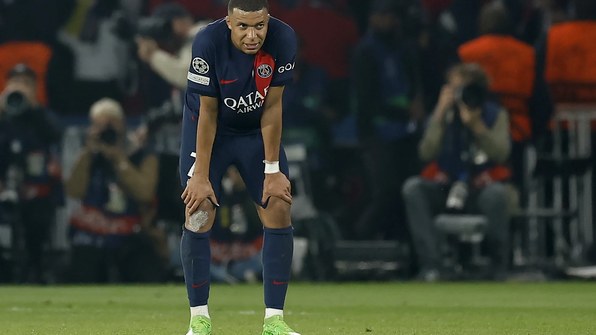 Paris (France), 07/05/2024.- Kylian Mbappe of PSG reacts at the final whistle of the UEFA Champions League semi-finals, 2nd leg soccer match of Paris Saint-Germain against Borussia Dortmund, in Paris, France, 07 May 2024. PSG lost the match 0-1 and the tie 0-2 on aggregate with Borussia Dortmund advancing to the final. (Liga de Campeones, Francia, Rusia) EFE/EPA/YOAN VALAT
