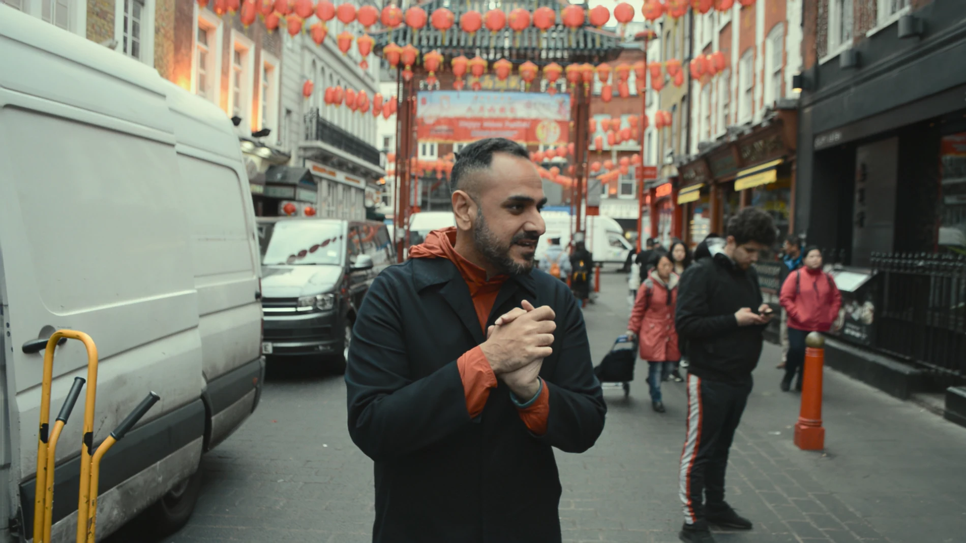 Hargobind Tahilramani, en imágenes de su antiguo blog de comida, que aparecen en “Hollywood Con Queen”