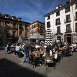 Terrazas de bares y restaurantes de Madrid llenas de gente