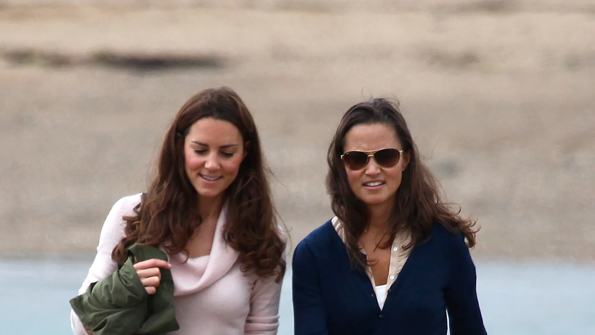 Kate Middleton junto a su hermana Pippa