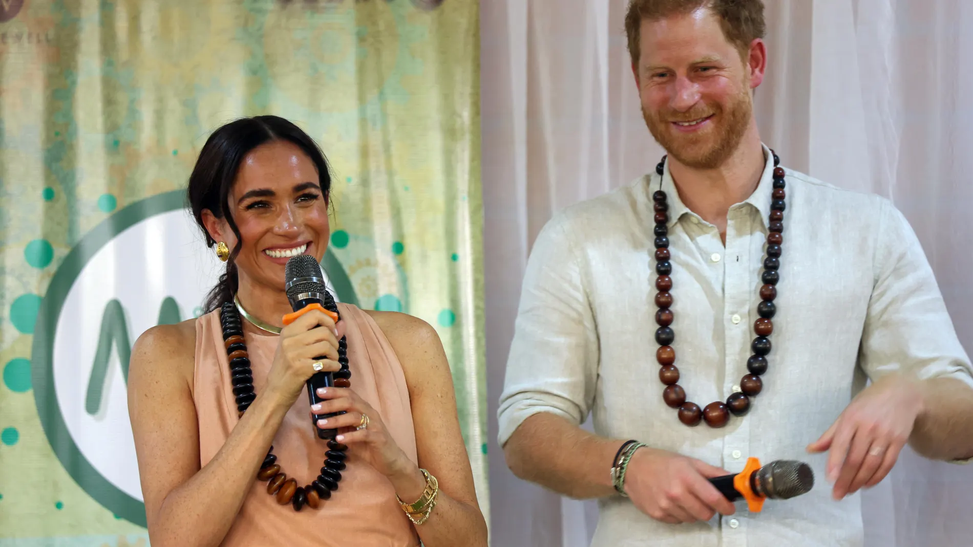 Abuja (Nigeria), 10/05/2024.- Prince Harry, Duke of Sussex (R), and Meghan, Duchess of Sussex (L), visit the Lightway Academy, a primary and secondary school in Abuja, Nigeria, 10 May 2024. The Duke and Duchess of Sussex have arrived in Nigeria for a three-day visit. EFE/EPA/AFOLABI SOTUNDE