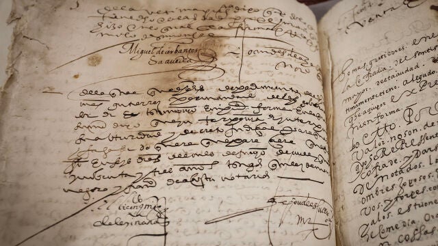 Manuscrito con la firma de Miguel de Cervantes en la Universidad de Sevilla