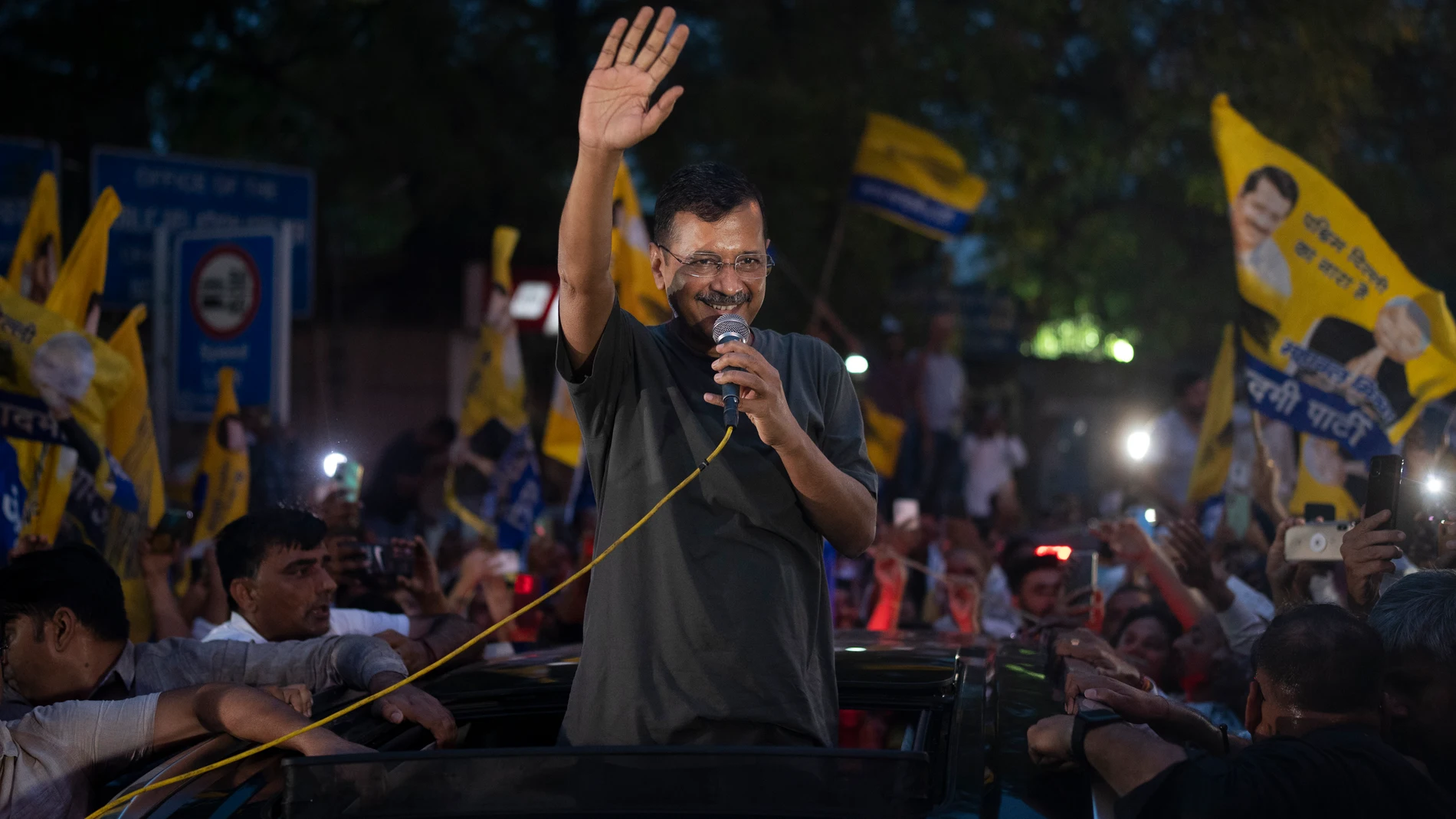 Aam Aadmi Party leader Arvind Kejriwal greets supporters after his release from Tihar Jail in New Delhi, India, Friday, May 10, 2024. The Supreme Court ordered Arvind Kejriwal's temporary release enabling him to campaign in the country's national election until the voting ends on June 1. (AP Photo /Altaf Qadri)
