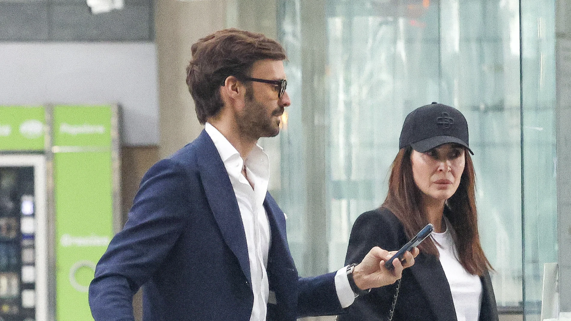 Enrique Solís y Vicky Martín Berrocal lucen looks similares en su escapada a Marbella