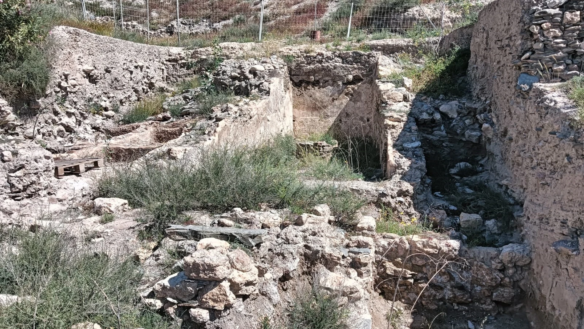 BORRADOR Un cerro con tres mil años de Historia aún por descubrir en Adra