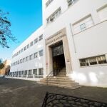Fachada de la Facultad de Medicina de Sevilla