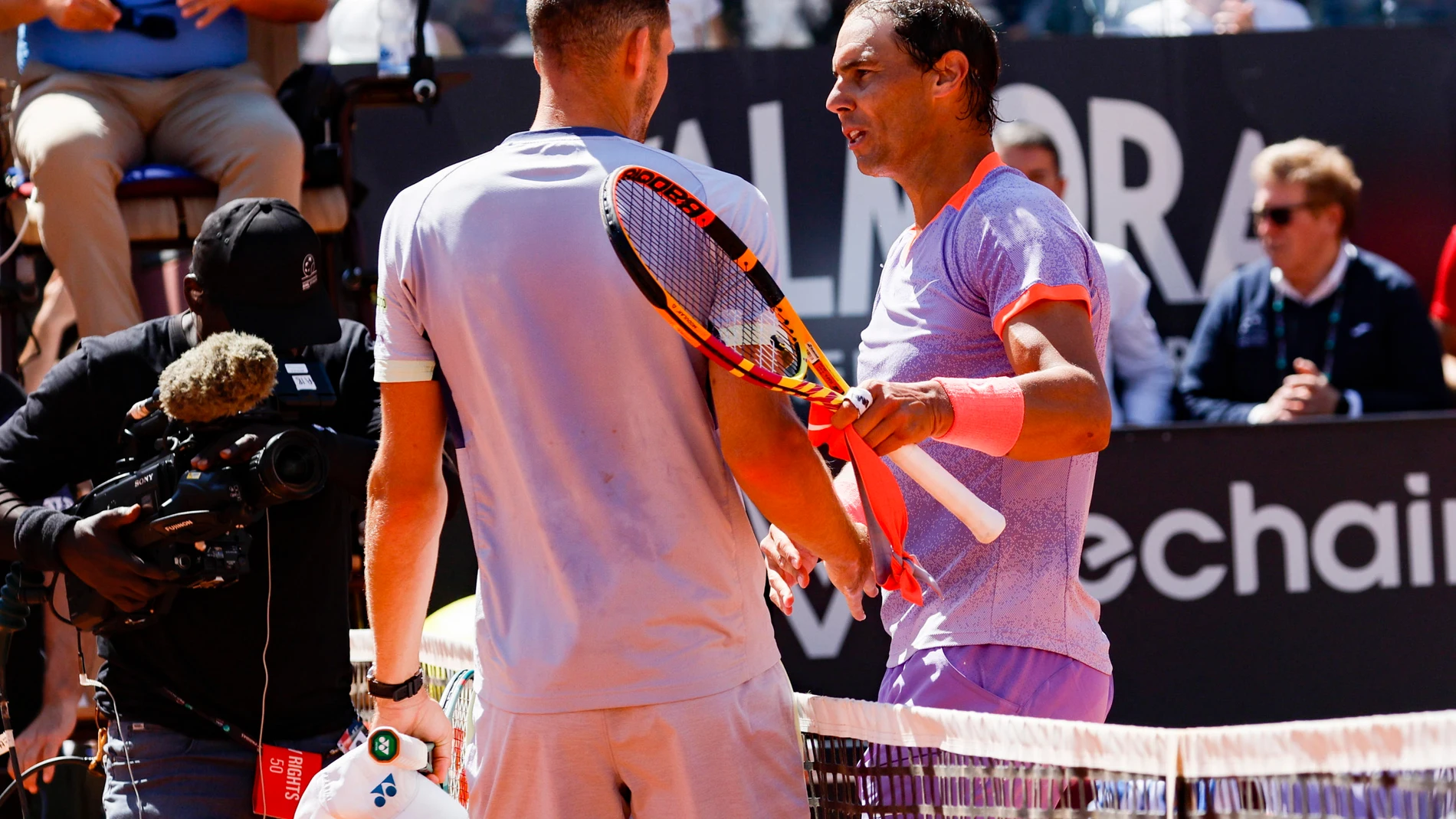 Rome (Italy), 11/05/2024.- Hubert Hurkacz of Poland (L) shakes hands with Rafael Nadal of Spain after winning their men's singles match at the Italian Open tennis tournament in Rome, Italy, 11 May 2024. (Tenis, Italia, Polonia, España, Roma) EFE/EPA/FABIO FRUSTACI