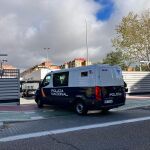 Furgón de la Policía Nacional que traslada a la detenida