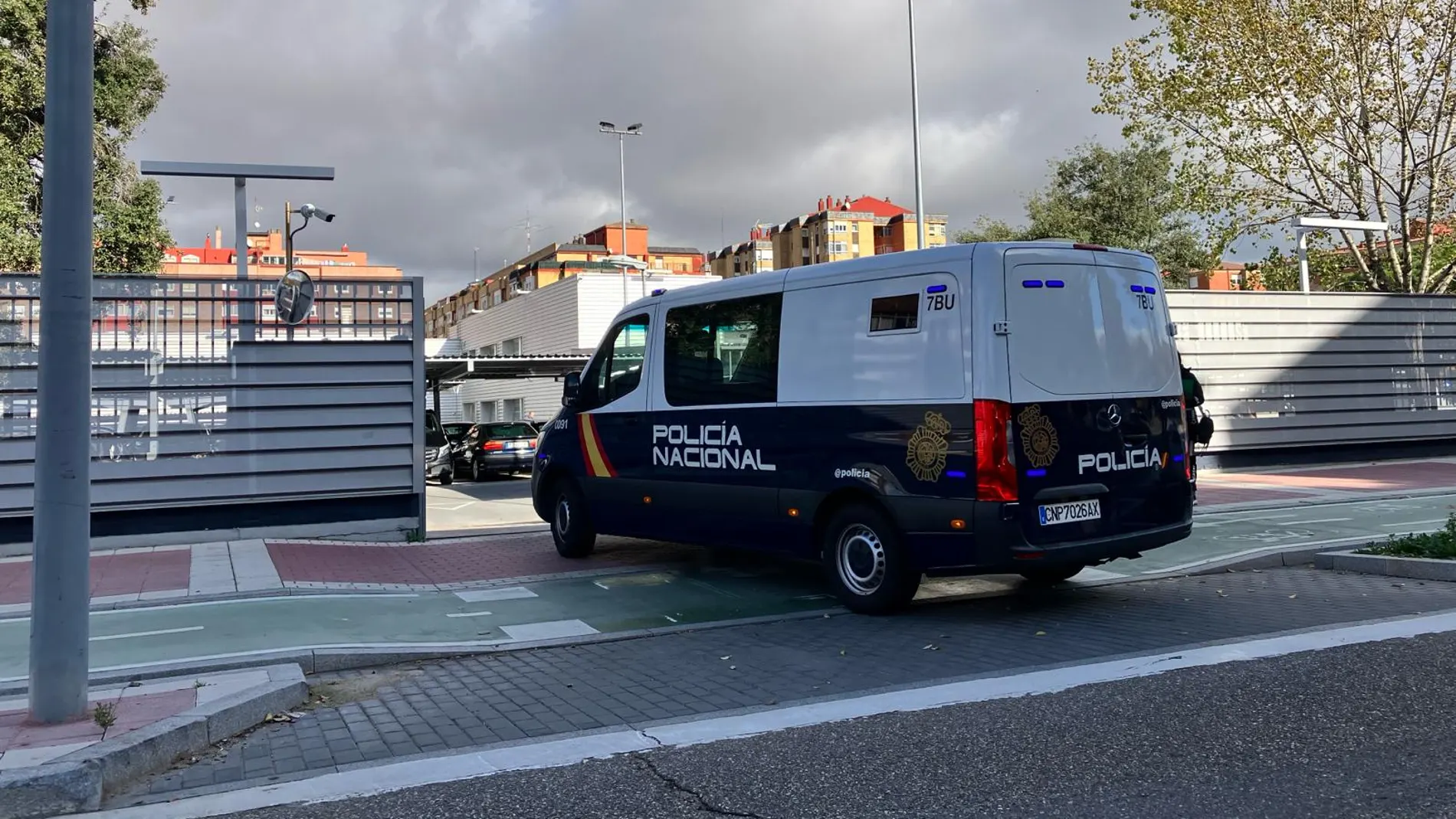Furgón de la Policía Nacional que traslada a la detenida