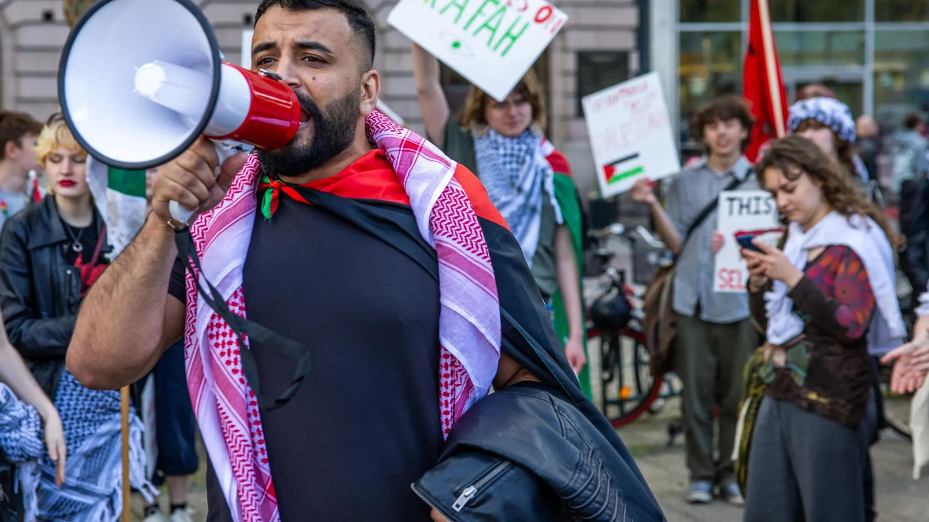 La organización se reúne de urgencia tras la suspensión de Países Bajos e Israel es apartada del resto de delegaciones