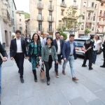 La candidata de Aliança Catalana (AC) Sílvia Orriols llega a su sede en Ripoll (Girona) para seguir la noche electoral.