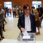 Jornada electoral en Cataluña. Votación de Salvador Illa