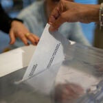 Abren las mesas electorales para los comicios catalanes
