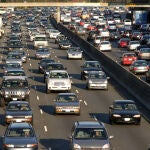 Con la superpoblación de muchas ciudades, en ocasiones es muy complicado conducir debido a los atascos y un tráfico masivo