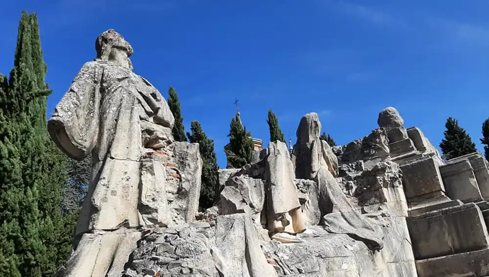 Parte del conjunto en ruinas según quedó después de la voladura en los primeros días de la Guerra Civil
