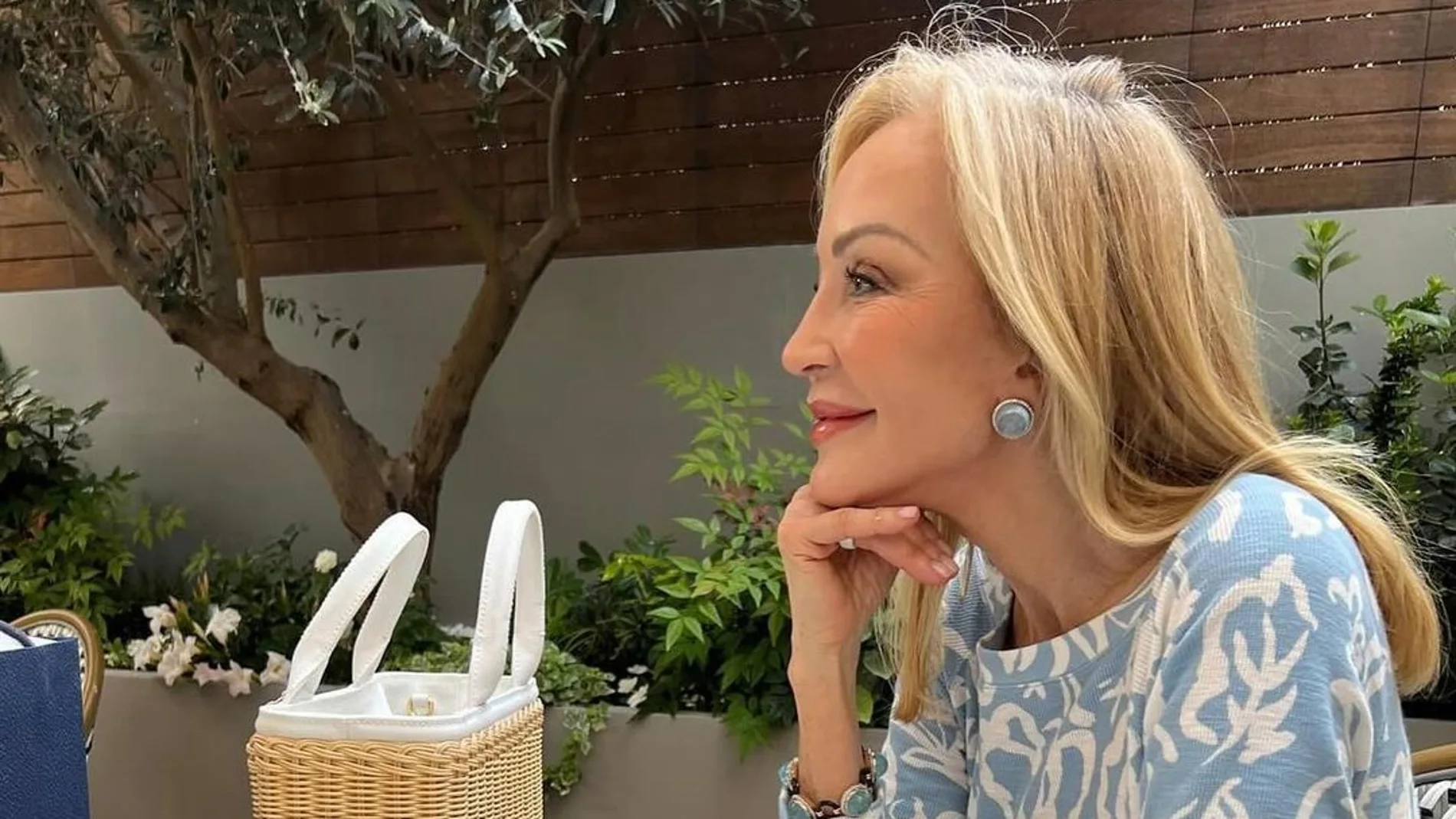 Carmen Lomana con look primaveral.