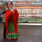 Tradicional Baile Vermú, con chulapas y chulapos