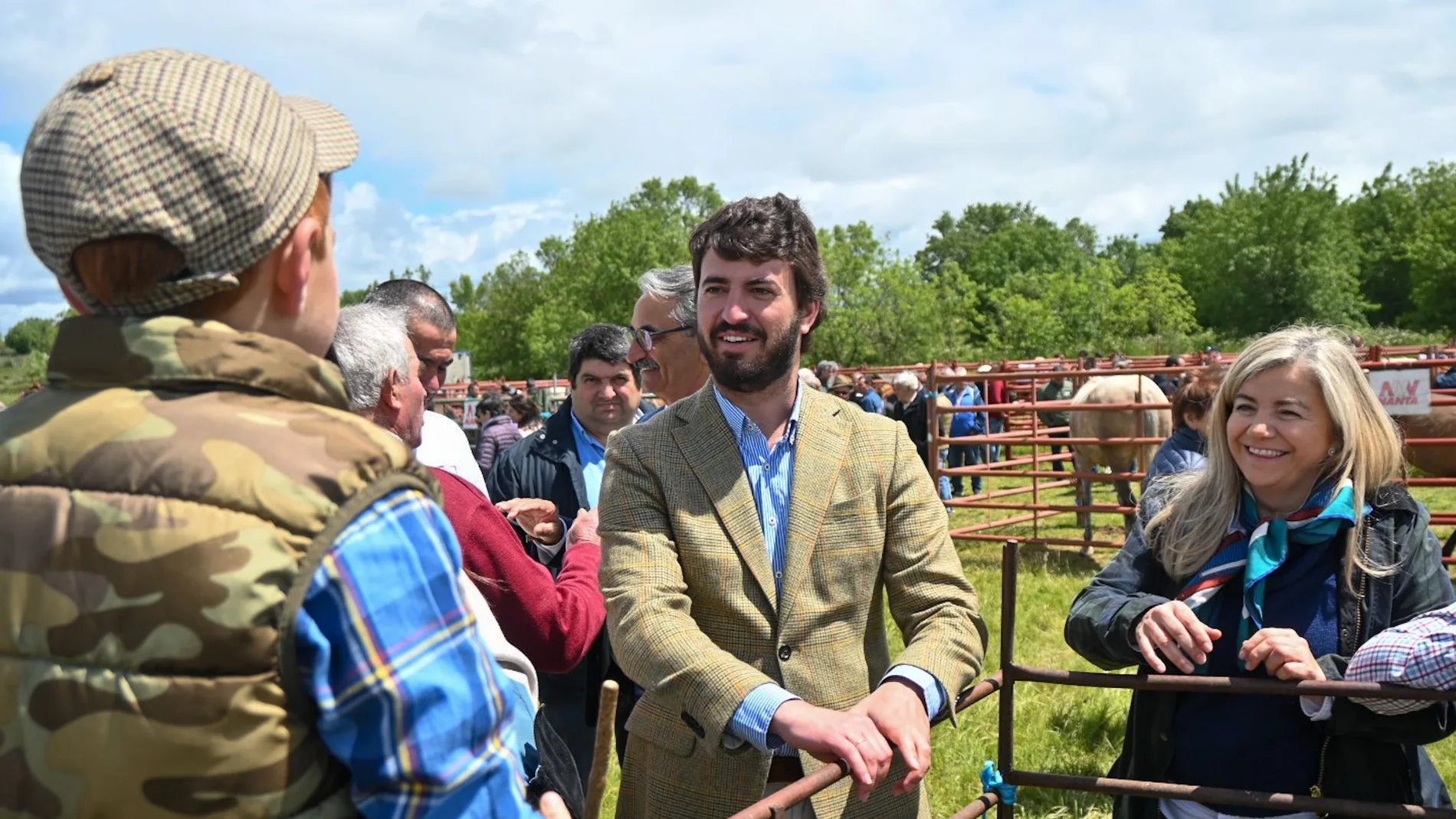García-Gallardo visita la Feria de Maquinaria y Ganadería de Lumbrales, en Salamanca