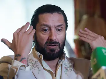 Rueda de prensa del bailaor Rafael Amargo tras ser absuelto El bailaor Rafael Amargo durante una rueda tras ser absuelto, en el bufete jurídico del abogado, a 15 de mayo de 2024, en Madrid (España). Rafael Amargo ha sido absuelto de la acusación de vender droga desde su casa. El juicio a Rafael Amargo, a su productor Eduardo de Santos y a su socio Manuel Ángel Batista León se celebró el pasado mes de abril, y la Fiscalía pedía para los dos primeros nueve años de cárcel y seis para el tercero, mientras que los acusados defendieron que consumían droga, ...