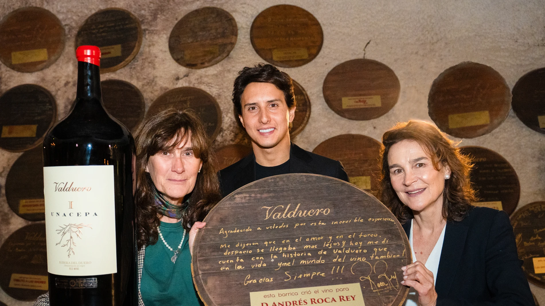 El maestro peruano con las hermanas Yolanda y Carolina García Viadero