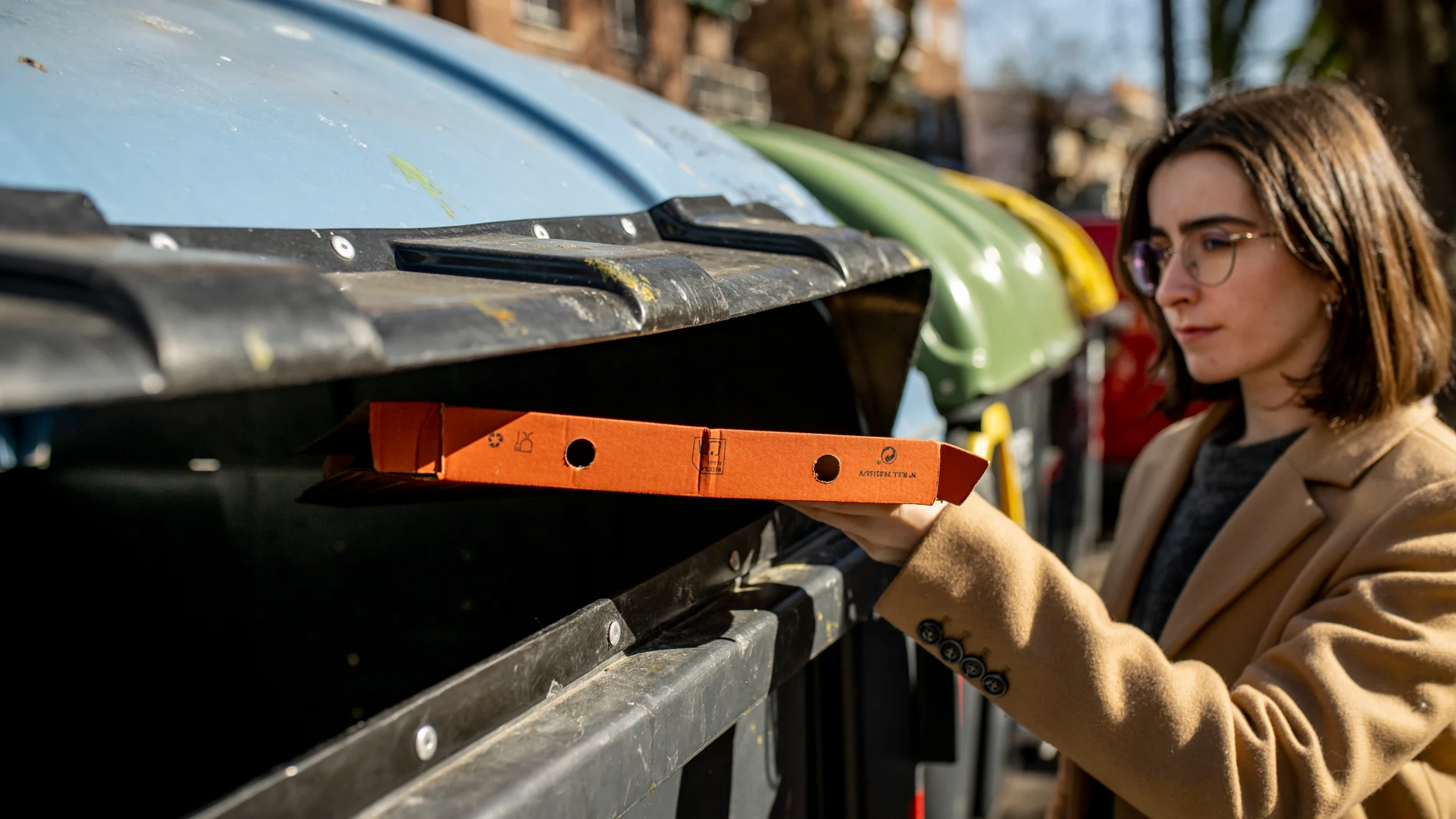Contenedores de basura y de reciclaje