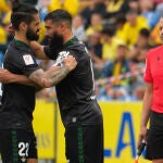 Isco tuvo que marcharse lesionado. Fekir entró por él