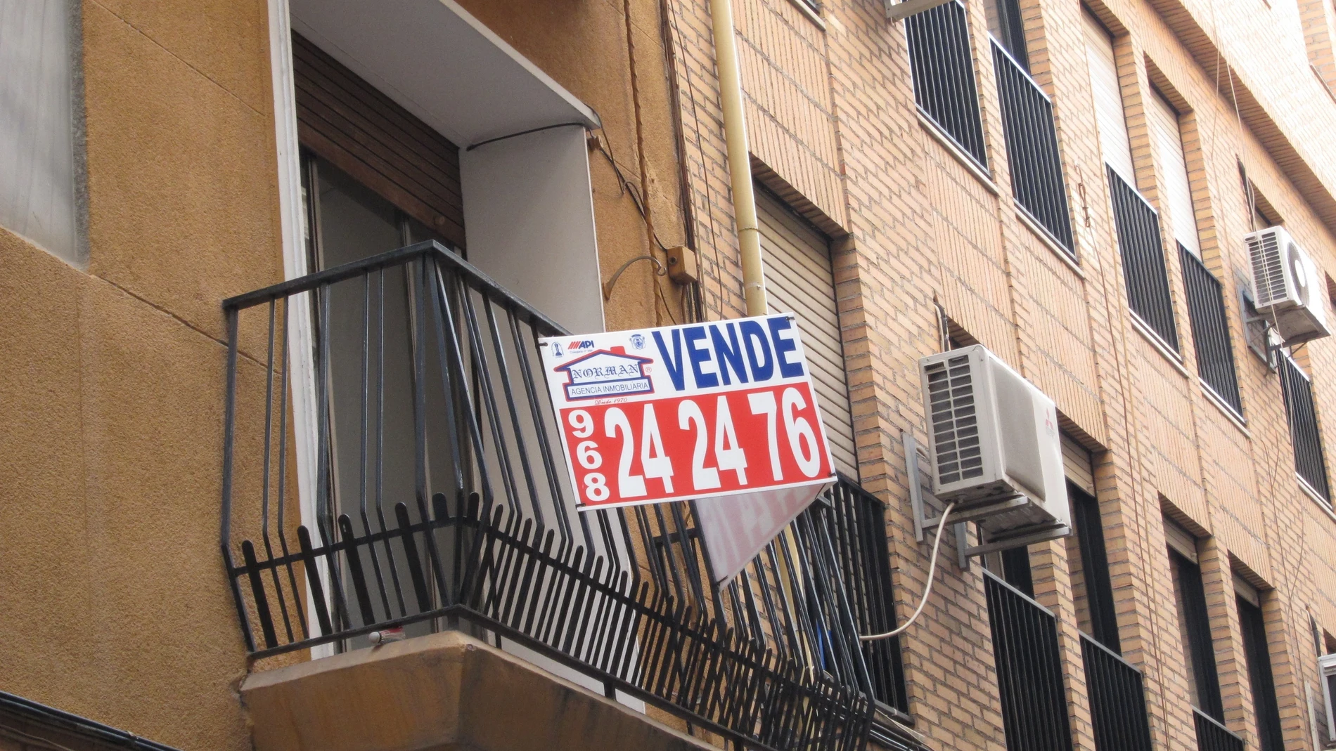 La compraventa de viviendas en Murcia y baja un 22,53 por ciento tras empeorar su evolución interanual en marzo