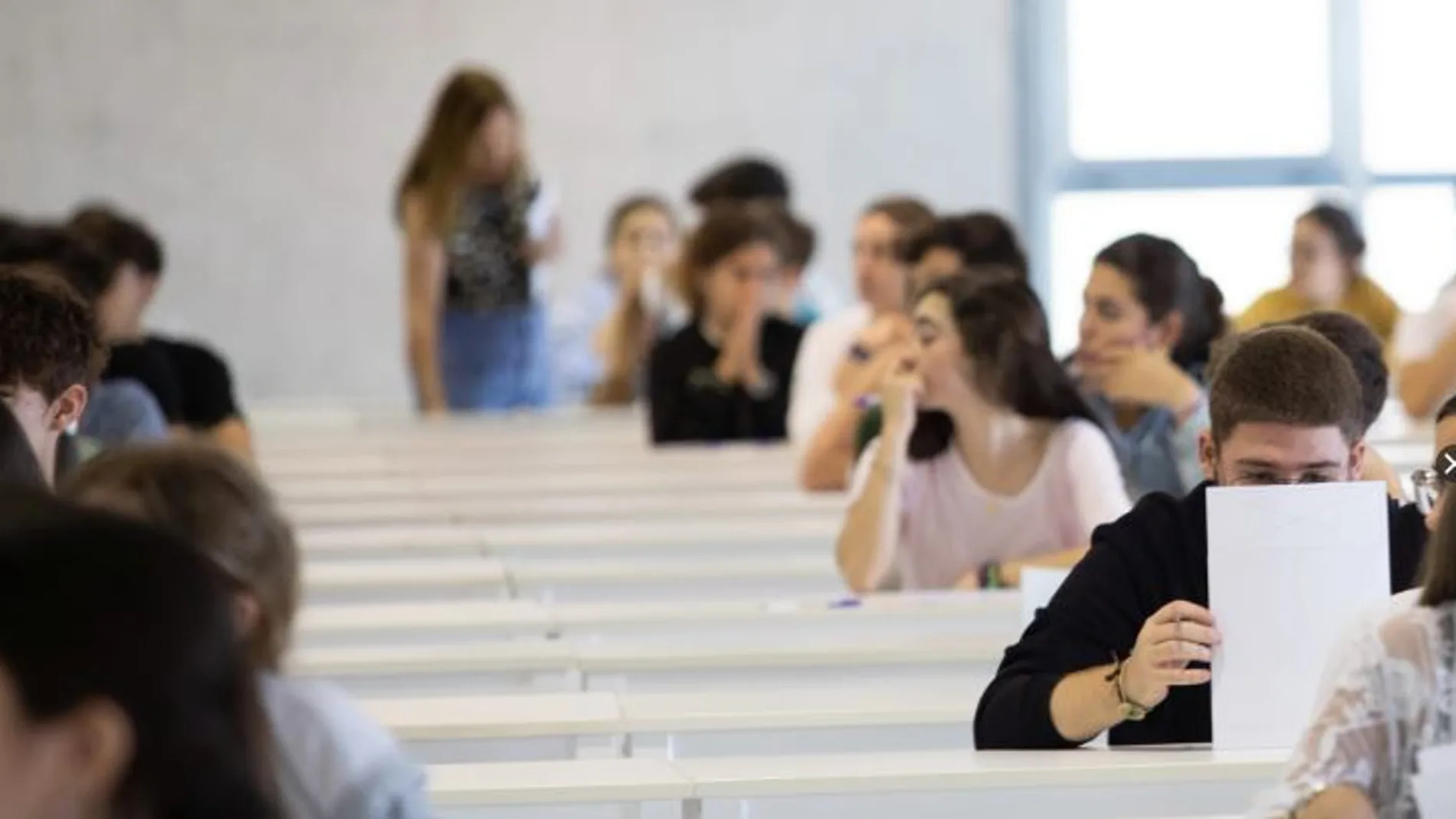 Estudiantes en un aula