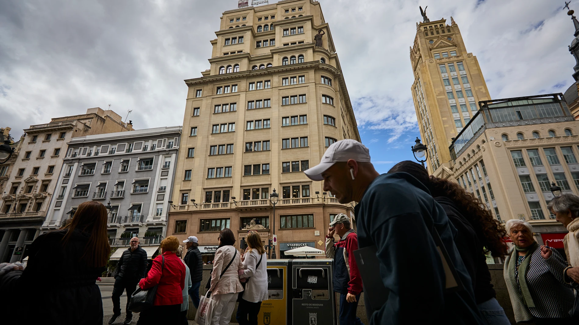 Fachada del edificio del número 21 de la madrileña calle Alcalá, antigua sede del grupo Generali, diseñado por Eusebio Bona Puig y construido por Luis Mosteiro Canas entre los años 1932 y 1935, tendrá una nueva vida. Trece plantas que pasarán a albergar un nuevo hotel en pleno Paisaje de la Luz © Alberto R. Roldán / Diario La Razón. 16 05 2024