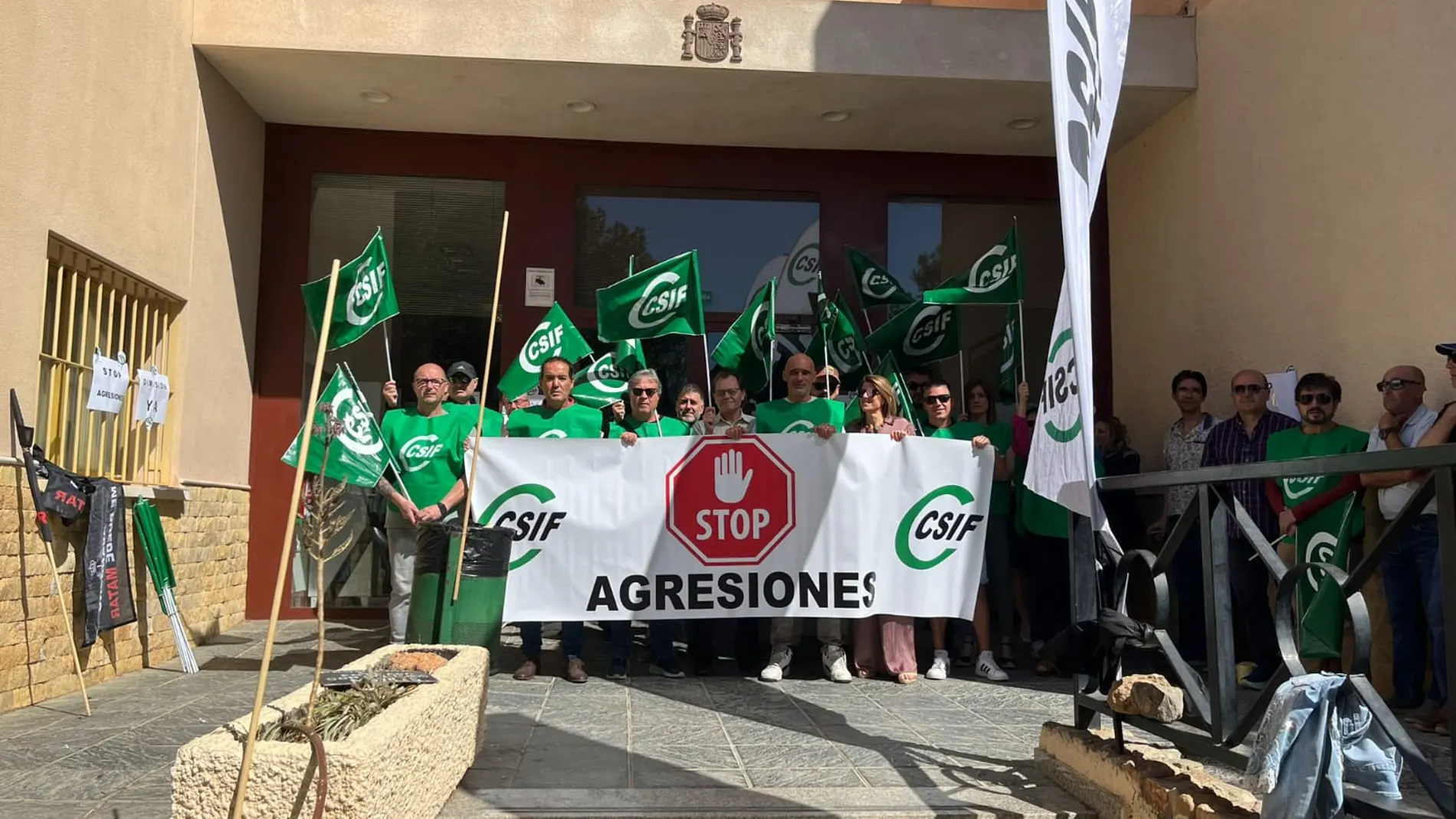 Trabajadores de El Acebuche protestan por la situación de desprotección que sufren