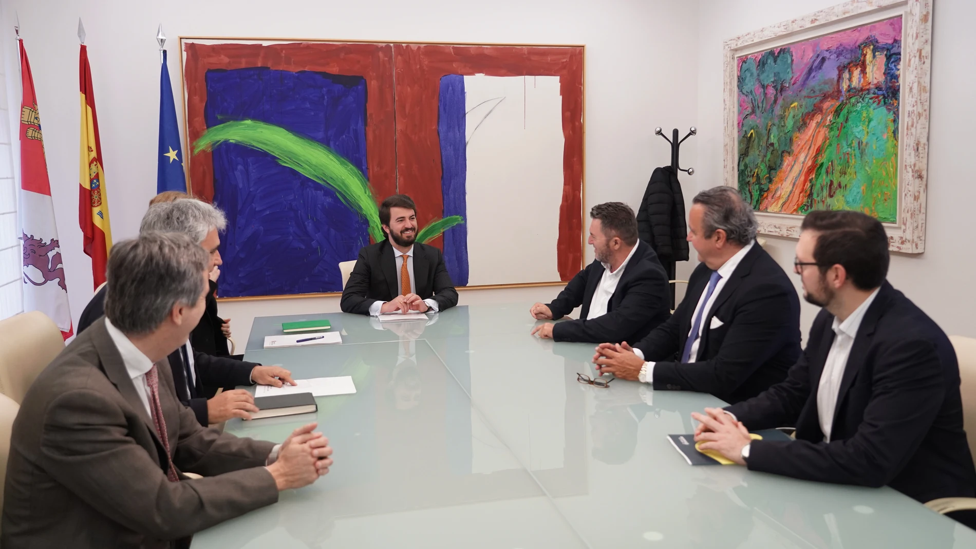 García-Gallardo durante su encuentro con representantes de Cermi