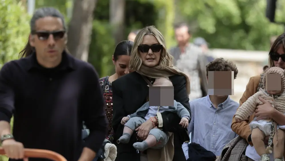 Marta Ortega llega con Carlos Torretta y sus hijos al Club de Campo de Madrid