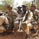 Militares espa&ntilde;oles durante un ejercicio con soldados malienses en la ya cerrada misi&oacute;n de la UE en Mali