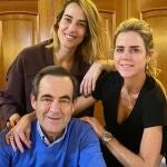 José Bono con sus hijos