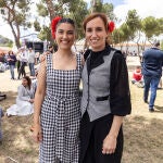 Mónica García y la portavoz de Más Madrid en la Asamblea, Manuela Bergerot en la Pradera de san Isidro. 