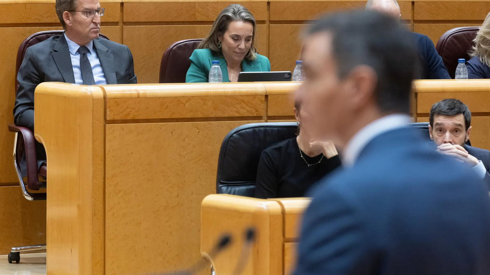 El PP apura hasta el viernes para decidir si llama a más comparecientes en el Senado, con la duda de Sánchez y su esposa