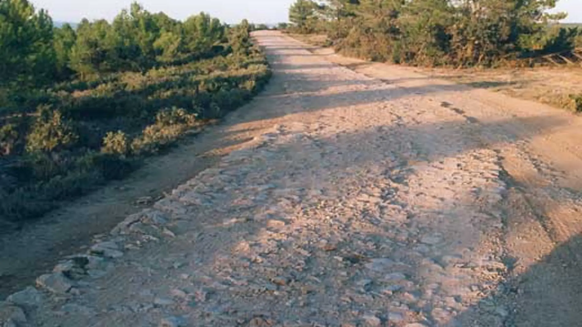 Vía Augusta es la calzada de la época del Imperio Romano más larga de Europa y unía Hispania con Roma desde Cádiz a los Pirinéos