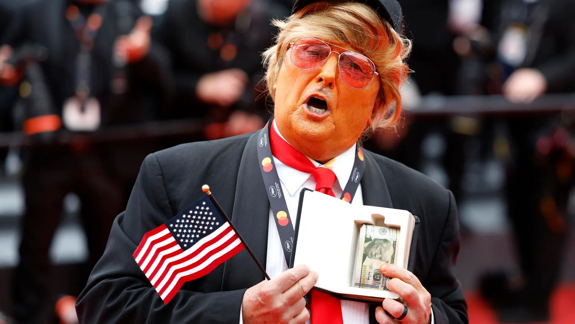 Cannes (France), 20/05/2024.- A Donald Trump impersonator attends 'The Apprentice' premiere during the 77th annual Cannes Film Festival, in Cannes, France, 20 May 2024. The movie is presented in competition at the festival which runs from 14 to 25 May 2024. (Cine, Francia) EFE/EPA/SEBASTIEN NOGIER