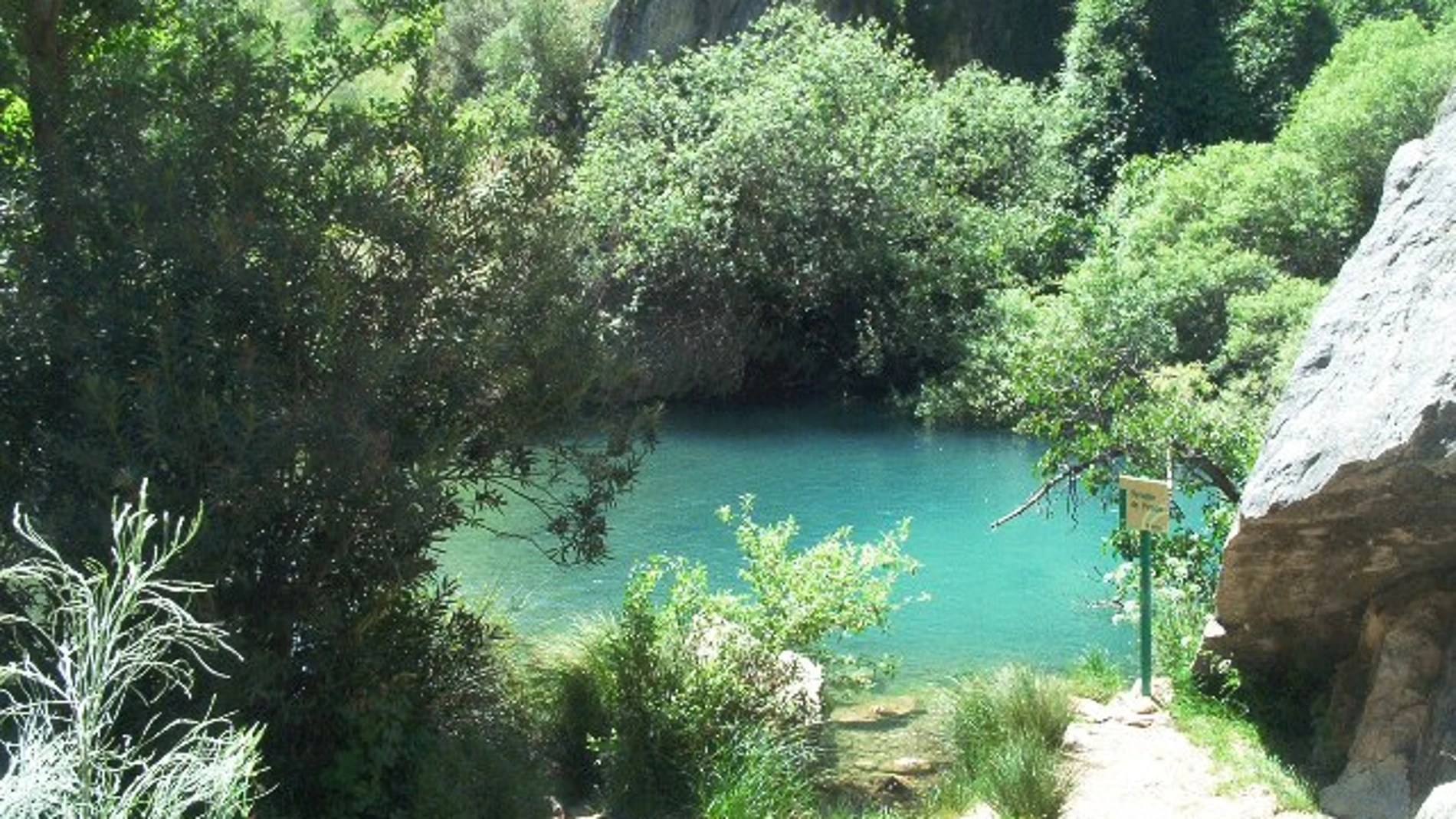 La Cueva del Gato: aguas cristalinas y pinturas rupestres