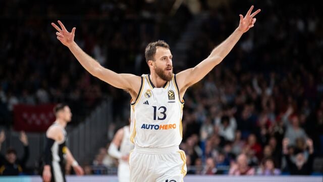 Sergio Rodríguez celebra uno de sus últimos triples con el Real Madrid