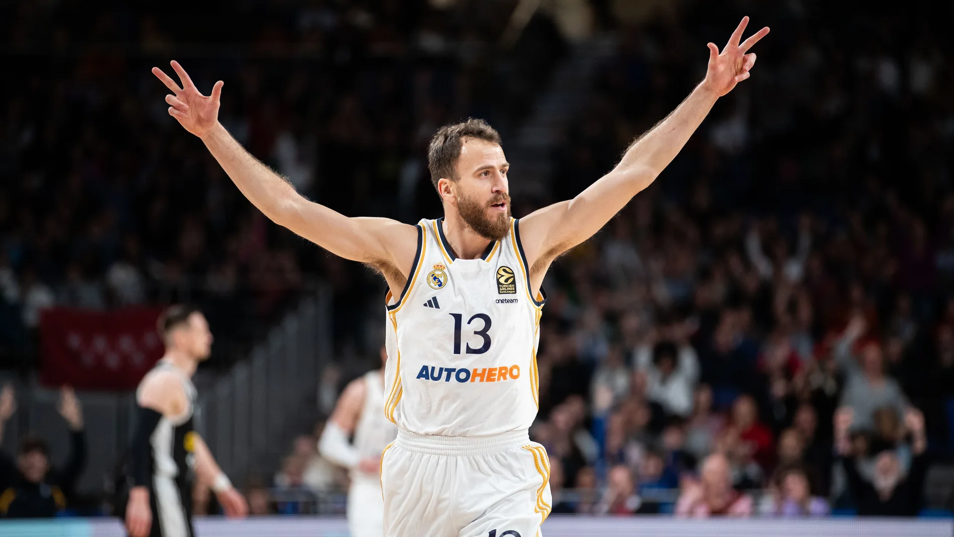 Sergio Rodríguez celebra uno de sus últimos triples con el Real Madrid