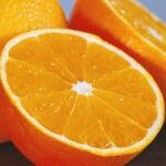 Robar coches con la ayuda de una naranja