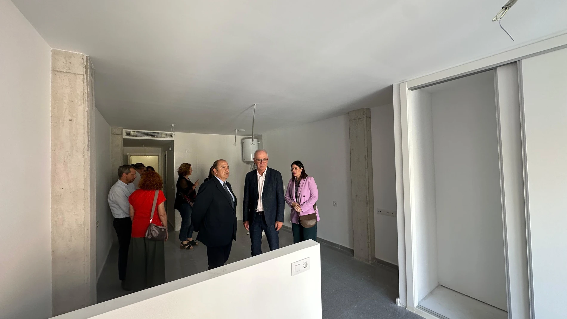 El concejal de Planificación Urbanística, Huerta y Medio Ambiente, Antonio Navarro, durante su visita a las obras de cosntrucción decuatro viviendas-estudio en El Carmen AYUNTAMIENTO DE MURCIA 22/05/2024