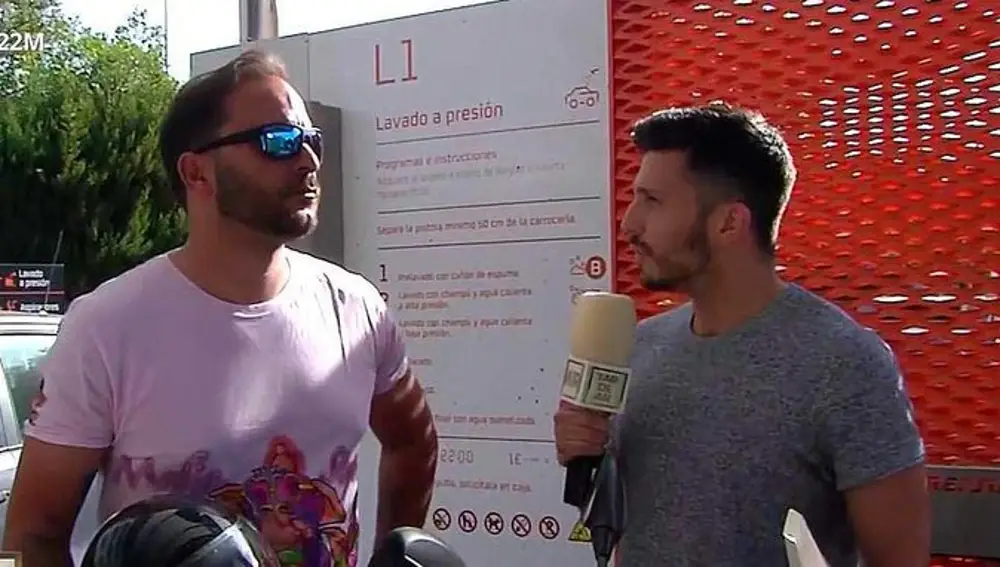 Antonio Tejado en el lavadero de coches