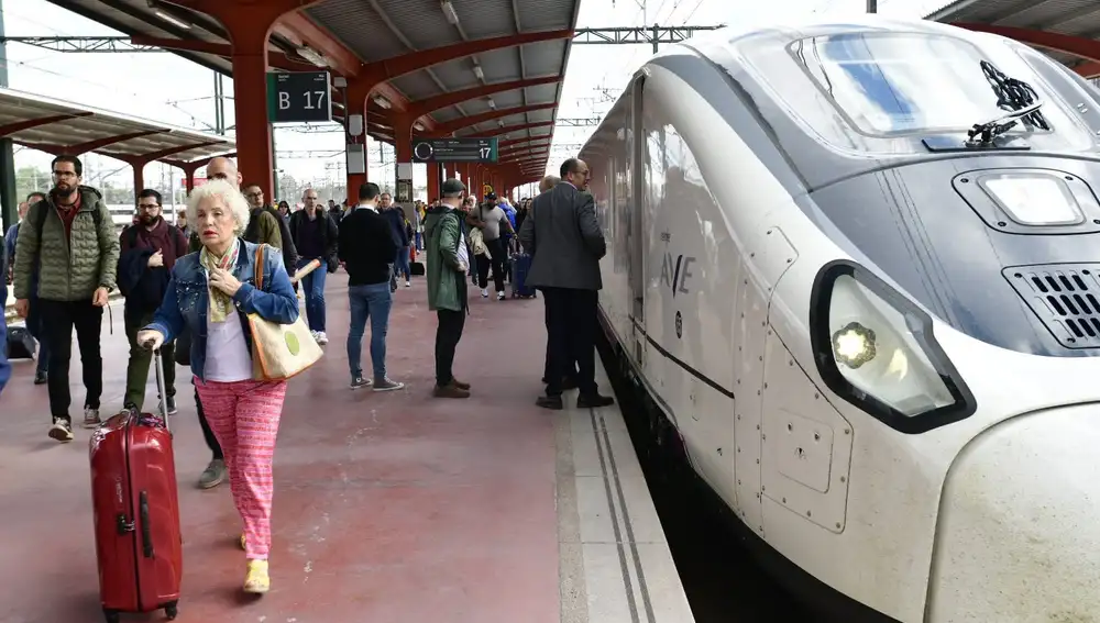 Uno de los trenes Avril, ayer.